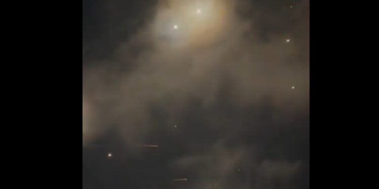 Κλιμάκωση στη Μέση Ανατολή: Η Χεζμπολάχ εκτόξευσε 100 ρουκέτες στο Ισραήλ – Όρους για τερματισμό του πολέμου θέτει το Ιράν