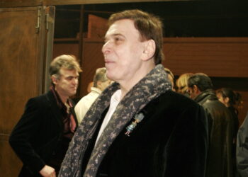 Πέθανε ο Γιώργος Μαρίνος: «Έσβησε» στα 87 του ο πρώτος σόουμαν της Ελλάδας