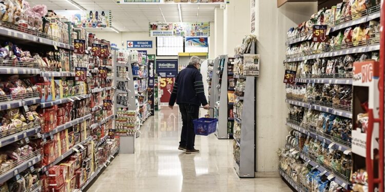 Πλαφόν στα σούπερ μάρκετ: Αυτά είναι τα 61 βασικά αγαθά που μπαίνουν στο «μικροσκόπιο»